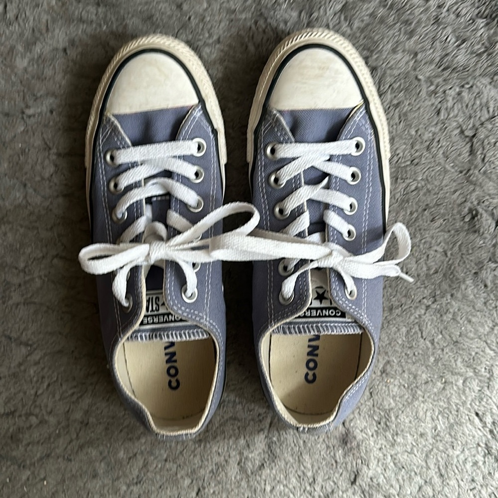 Light purple converse used once women’s 6.5